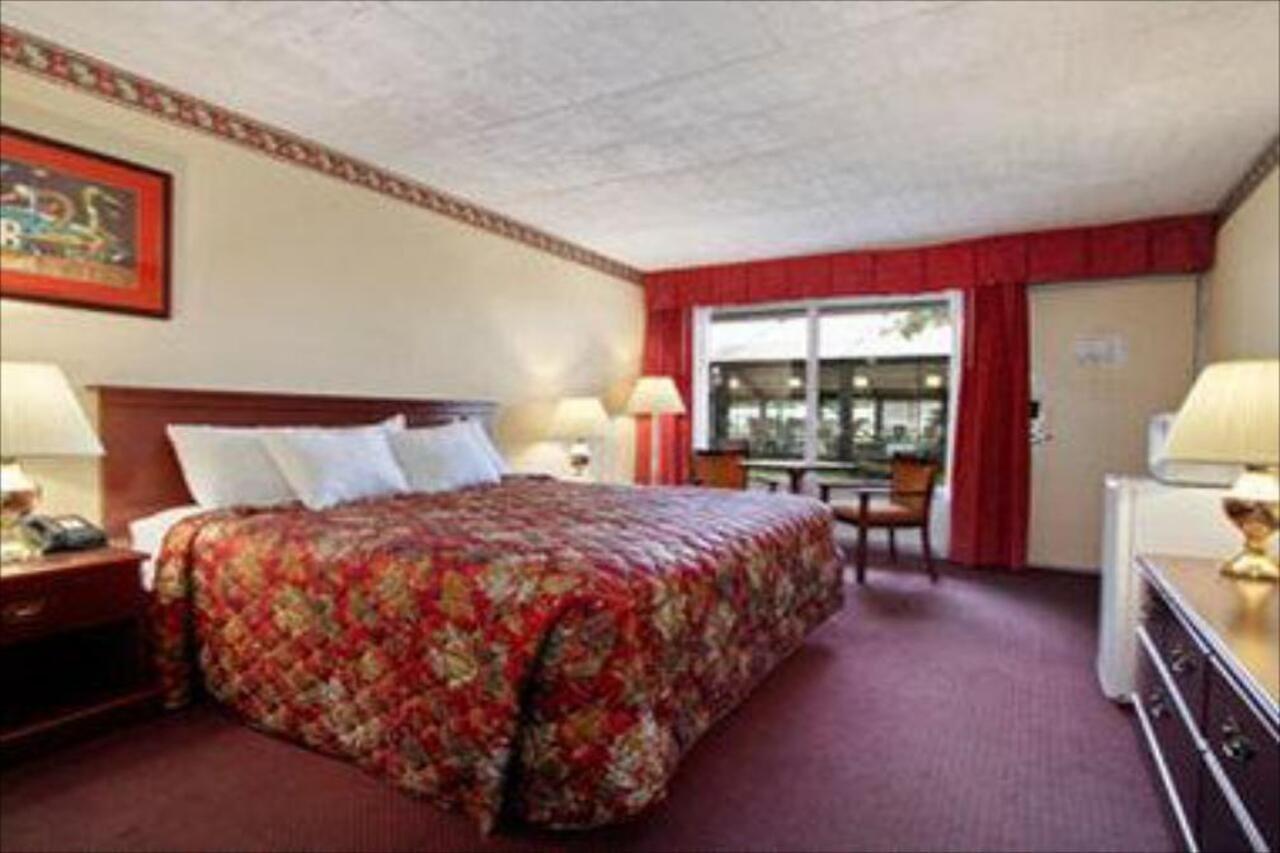 Days Inn East Stroudsburg Ngoại thất bức ảnh